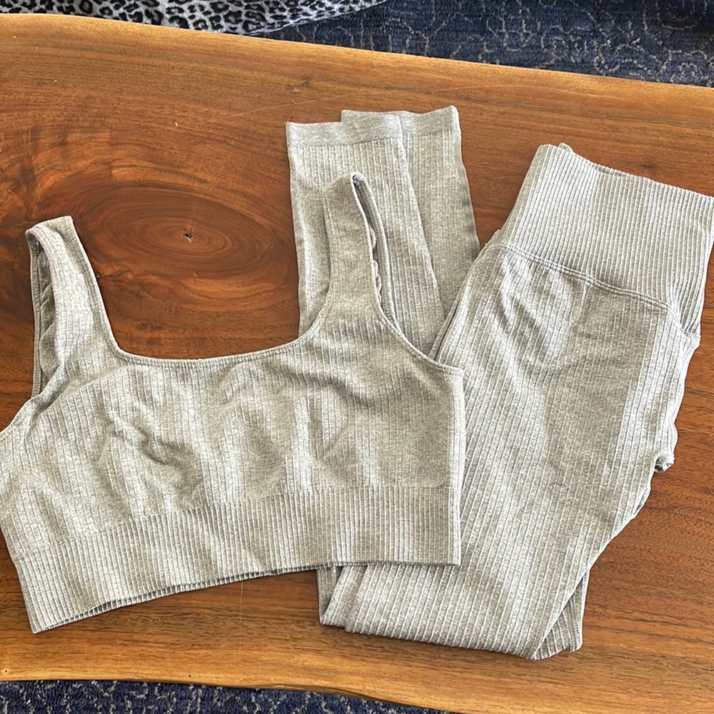 Gray Ribbed Workout Set Bra and Leggings Size M medium Amazon brand High waisted